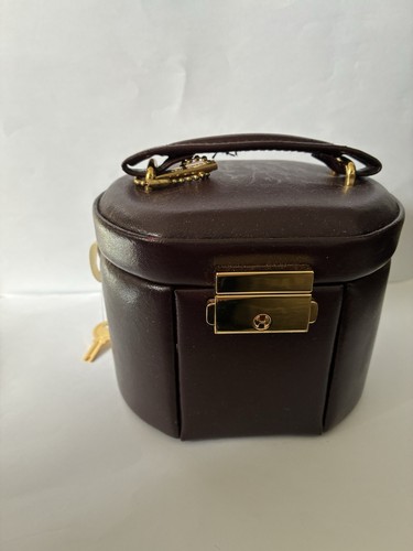 Leather jewellery box - jewellery,