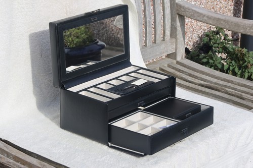 Jewellery box real leather - -,
