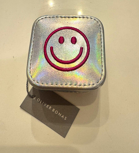 Oliver bonas smiley - oliver, zip-around