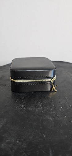 Black travel jewelry - , case