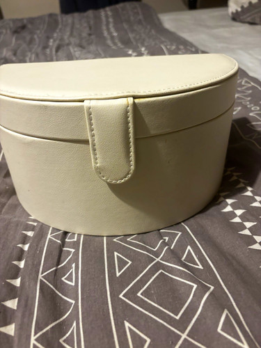 White faux leather oval - faux,