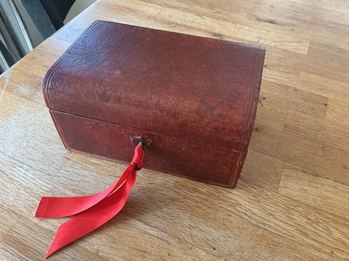 Antique red leather jewellery - red,