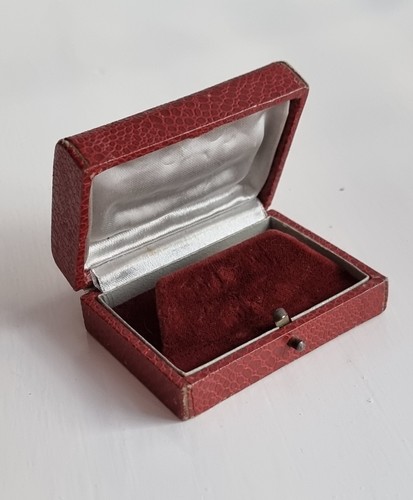 Antique jewellery presentation - antique,