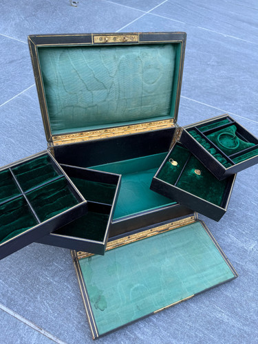Large victorian green velvet - victorian,