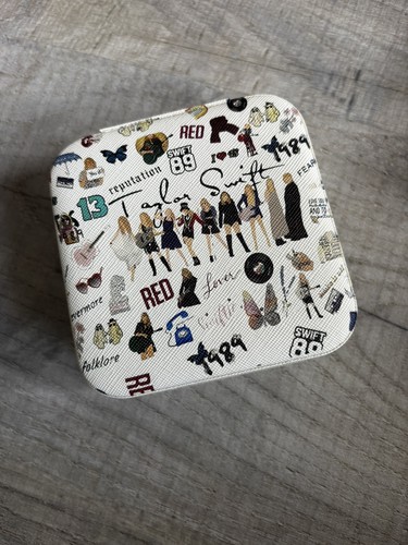 Small portable jewellery - small, box