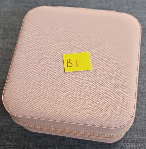 Portable jewellery box - portable,