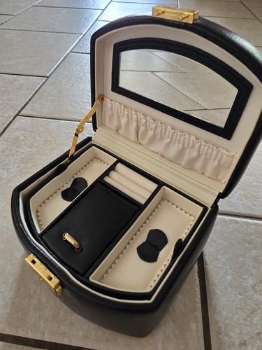 Faux leather travel jewellery - travel,